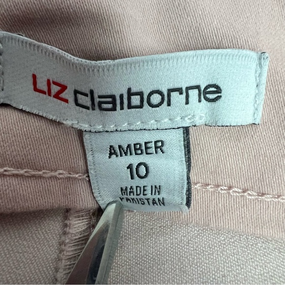 Liz Claiborne Amber Women’s Bermuda Shorts Sz 10 Blush Color Pockets Pull on - Picture 3 of 9